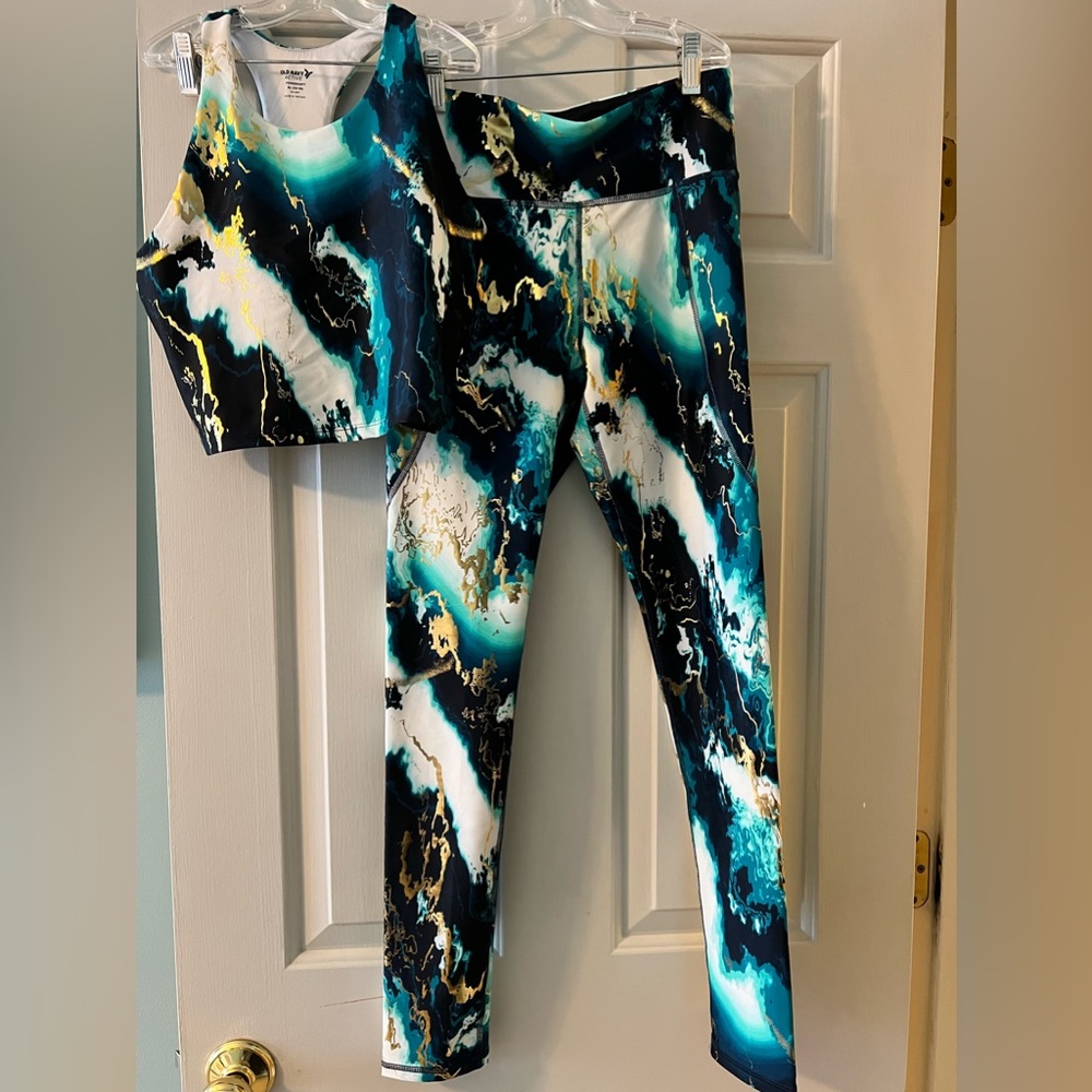 Old Navy Matching Leggings and sports bra (14-16)